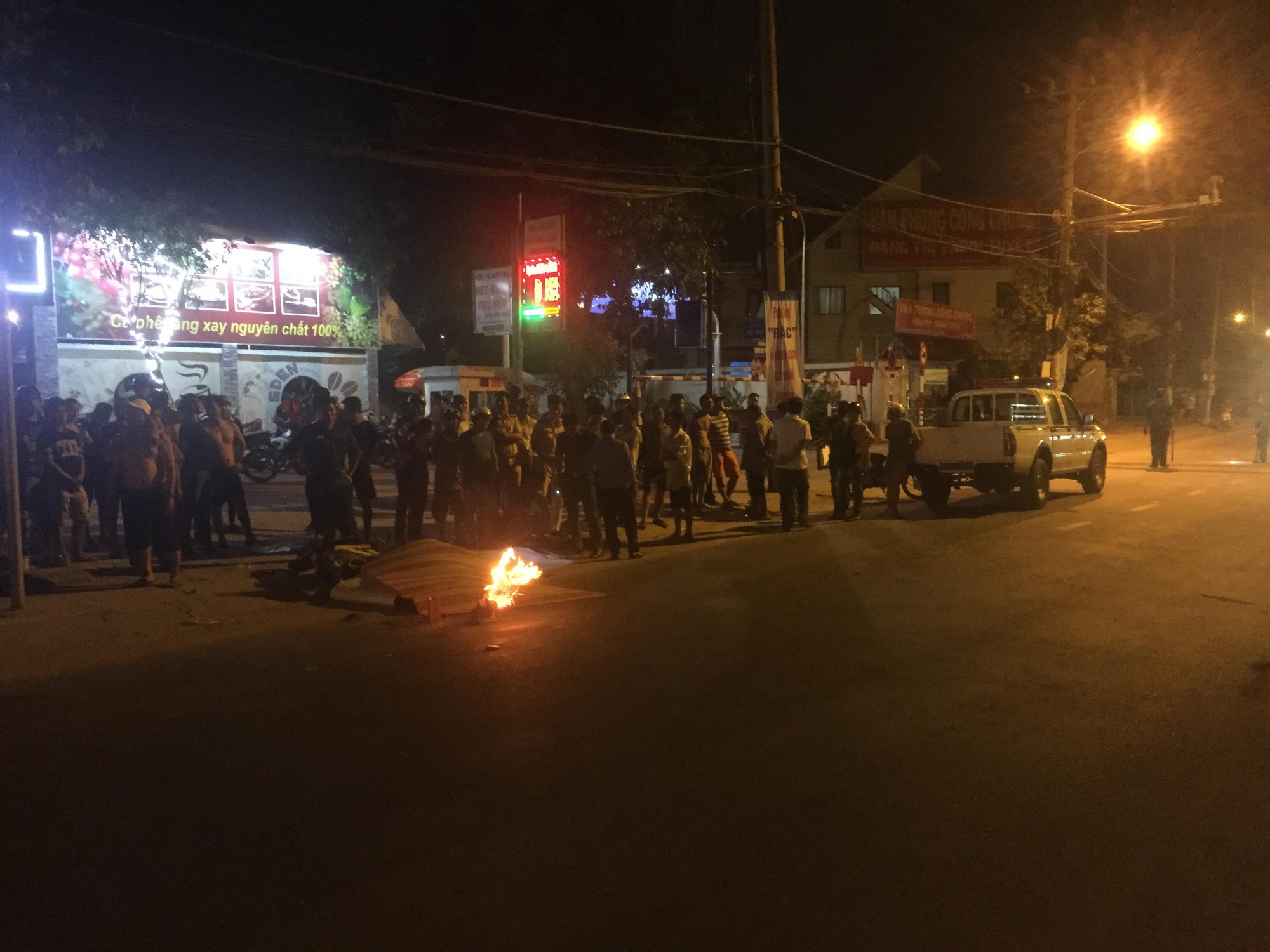 Xe container cán người đàn ông tử vong rồi bỏ trốn ở Sài Gòn - Ảnh 1.