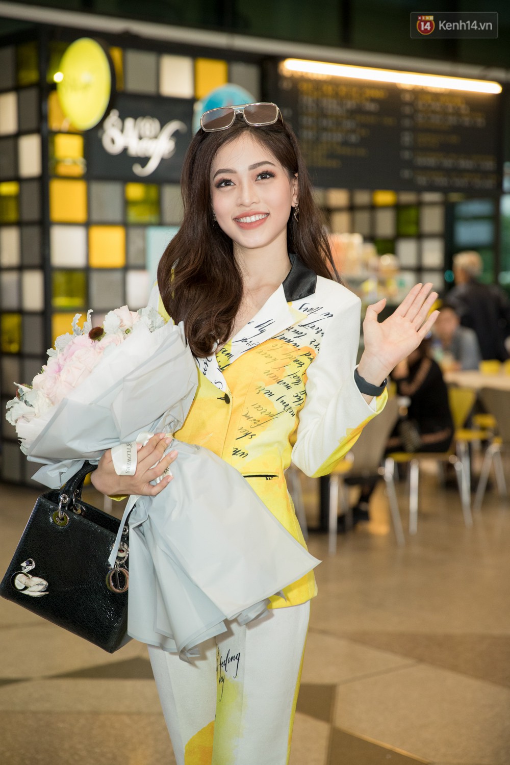 Hoa hậu Tiểu Vy ra tận sân bay đón Phương Nga trở về nước sau hành trình tại Miss Grand International 2018 - Ảnh 2.