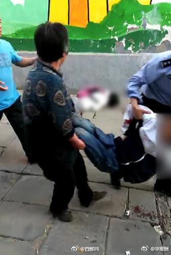 Lao vào đâm chém ở trường mẫu giáo, làm 14 trẻ nhập viện - Ảnh 2. Lao vào đâm chém ở trường mẫu giáo, làm 14 trẻ nhập viện - Ảnh 2.