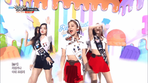 Đáng yêu như Red Velvet: Cứ mắc lỗi vũ đạo là có ngay khoảnh khắc khiến fan phải bật cười - Ảnh 1.