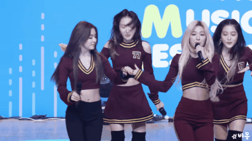 Đáng yêu như Red Velvet: Cứ mắc lỗi vũ đạo là có ngay khoảnh khắc khiến fan phải bật cười - Ảnh 2.