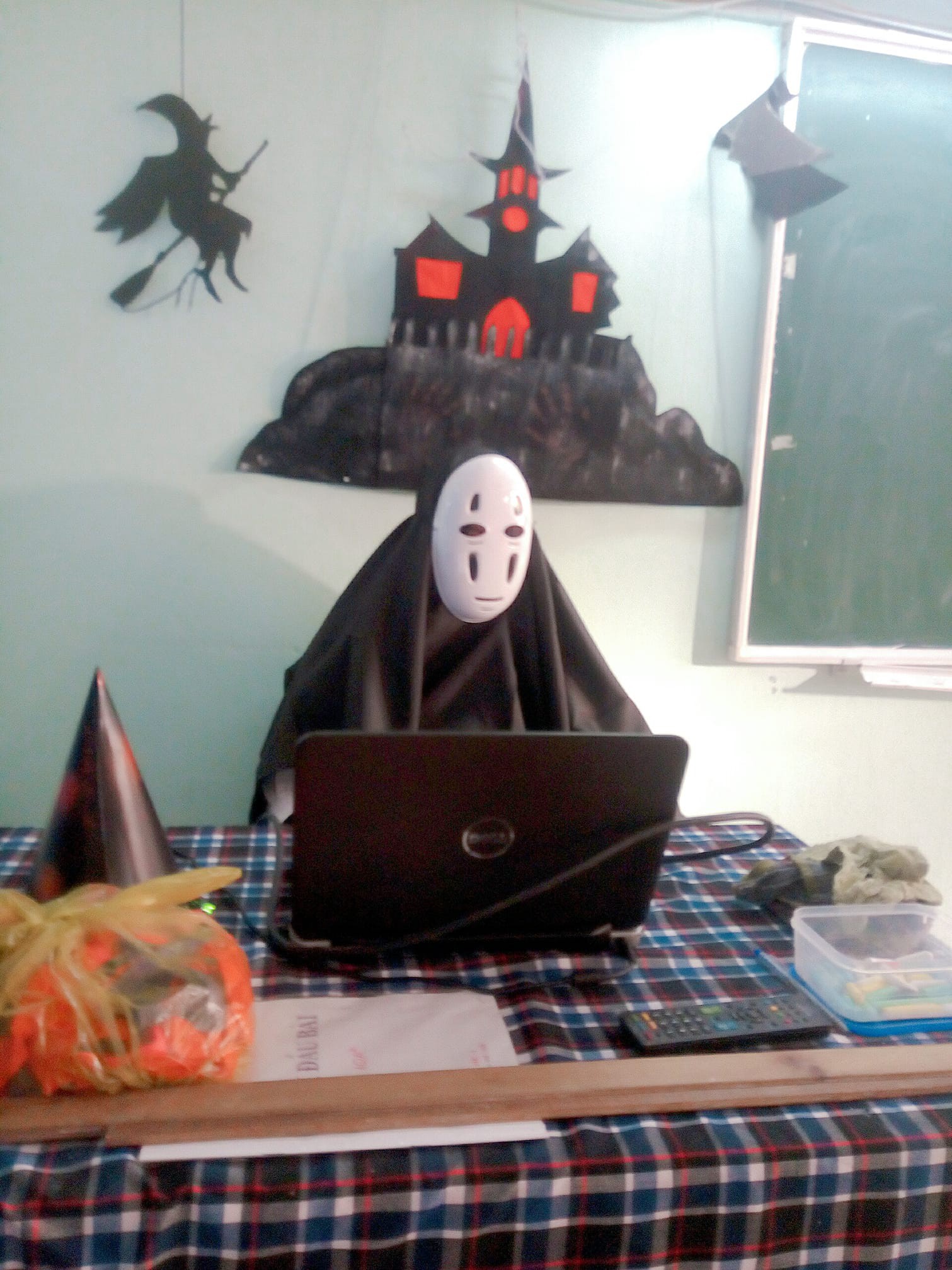 Giả gái thành phi tần xinh lung linh trong tiệc Halloween, nam sinh được dân mạng tới tấp xin link làm quen - Ảnh 21. Giả gái thành phi tần xinh lung linh trong tiệc Halloween, nam sinh được dân mạng tới tấp xin link làm quen - Ảnh 21.