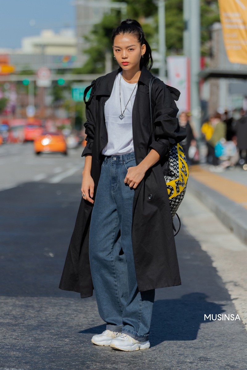 Nếu thích mặc đồ đơn giản nhưng phải thật cool, bạn nhất định nên ngắm street style của giới trẻ Hàn tuần qua - Ảnh 5. Nếu thích mặc đồ đơn giản nhưng phải thật cool, bạn nhất định nên ngắm street style của giới trẻ Hàn tuần qua - Ảnh 5.