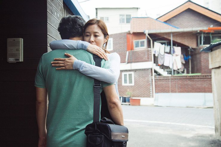 Phòng vé Hàn tháng 11 chào đón màn kết hợp giữa trai trẻ Yoo Ah In và chị đại Kim Hye Soo - Ảnh 7.
