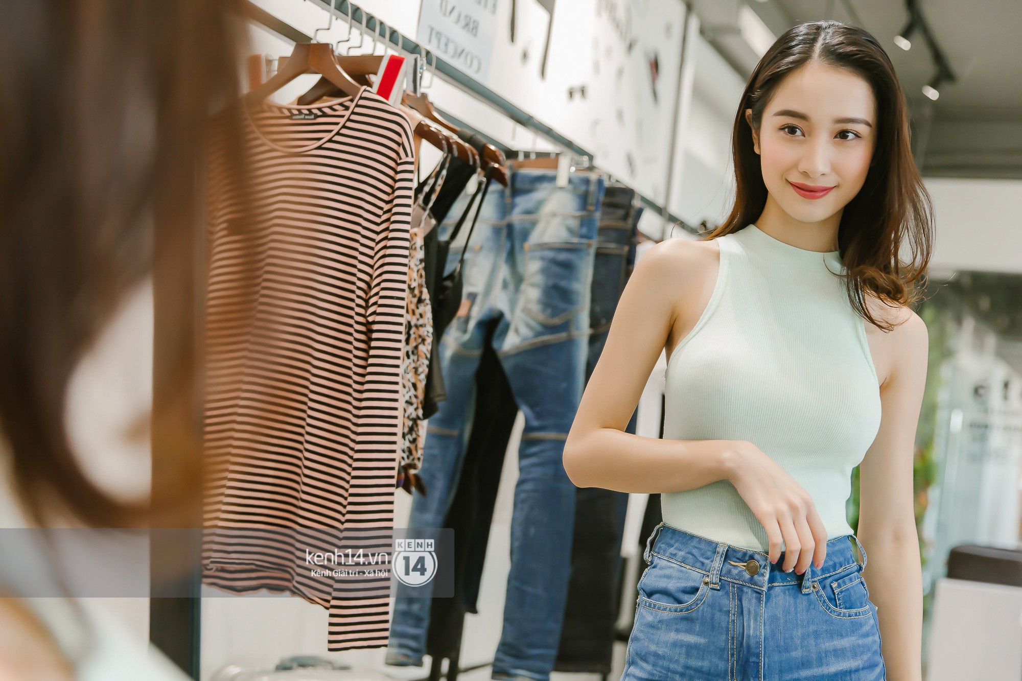 Clip: Lần đầu tiên, Jun Vũ hé lộ cuộc sống đời thường và trả lời tất tần tật những câu hỏi hóc búa nhất! - Ảnh 2. Clip: Lần đầu tiên, Jun Vũ hé lộ cuộc sống đời thường và trả lời tất tần tật những câu hỏi hóc búa nhất! - Ảnh 2.