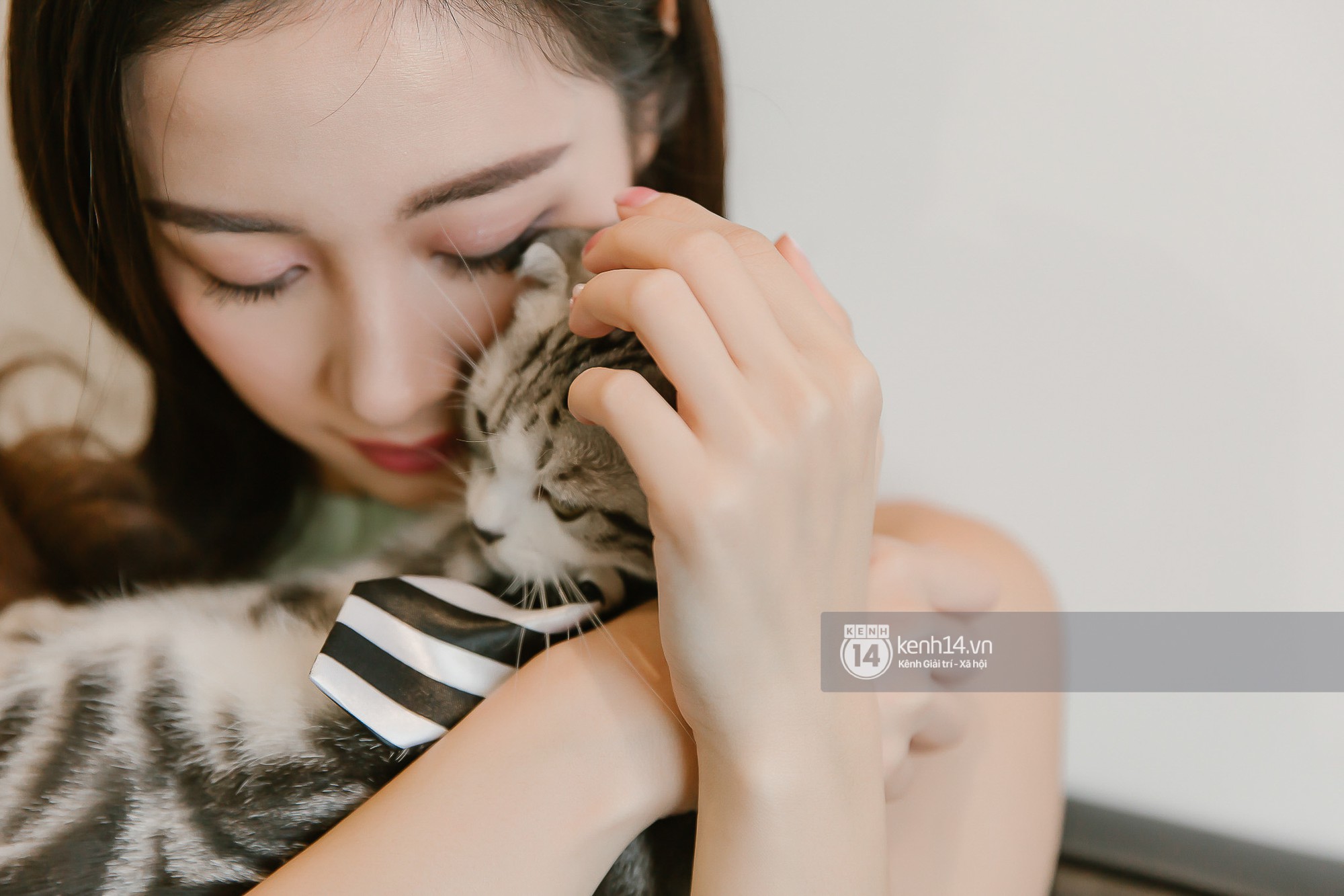Clip: Lần đầu tiên, Jun Vũ hé lộ cuộc sống đời thường và trả lời tất tần tật những câu hỏi hóc búa nhất! - Ảnh 5. Clip: Lần đầu tiên, Jun Vũ hé lộ cuộc sống đời thường và trả lời tất tần tật những câu hỏi hóc búa nhất! - Ảnh 5.