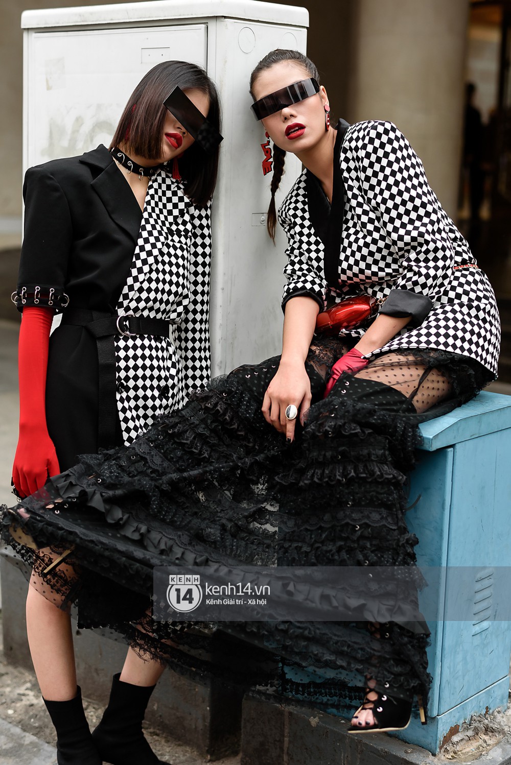 Street style ngày cuối VIFW: giới trẻ lên đồ đơn giản với độ ứng dụng cao hơn, các nhóc tì tiếp tục tranh spotlight - Ảnh 10.