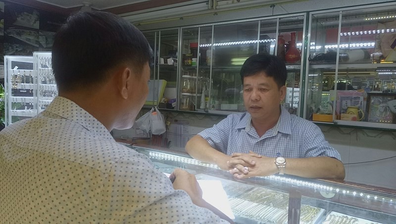 Chủ tiệm vàng nói gì về việc bị sung công 20 viên kim cương - Ảnh 1. Chủ tiệm vàng nói gì về việc bị sung công 20 viên kim cương - Ảnh 1.