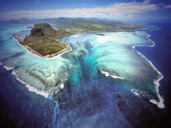 Thác nước ngầm trong lòng đại dương: Khổng lồ hơn cả Victoria - thác trên cạn lớn nhất thế giới - Ảnh 1.
