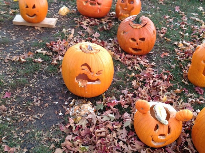 Những &yacute; tưởng chạm khắc b&iacute; ng&ocirc; đẹp độc v&agrave; dị cho m&ugrave;a Halloween - Ảnh 11.