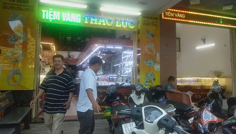Chủ tiệm vàng nói gì về việc bị sung công 20 viên kim cương - Ảnh 4. Chủ tiệm vàng nói gì về việc bị sung công 20 viên kim cương - Ảnh 4.