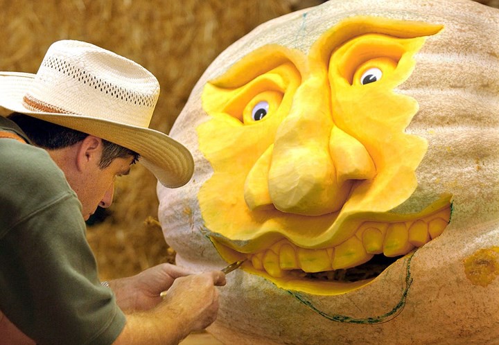 Những &yacute; tưởng chạm khắc b&iacute; ng&ocirc; đẹp độc v&agrave; dị cho m&ugrave;a Halloween - Ảnh 5.