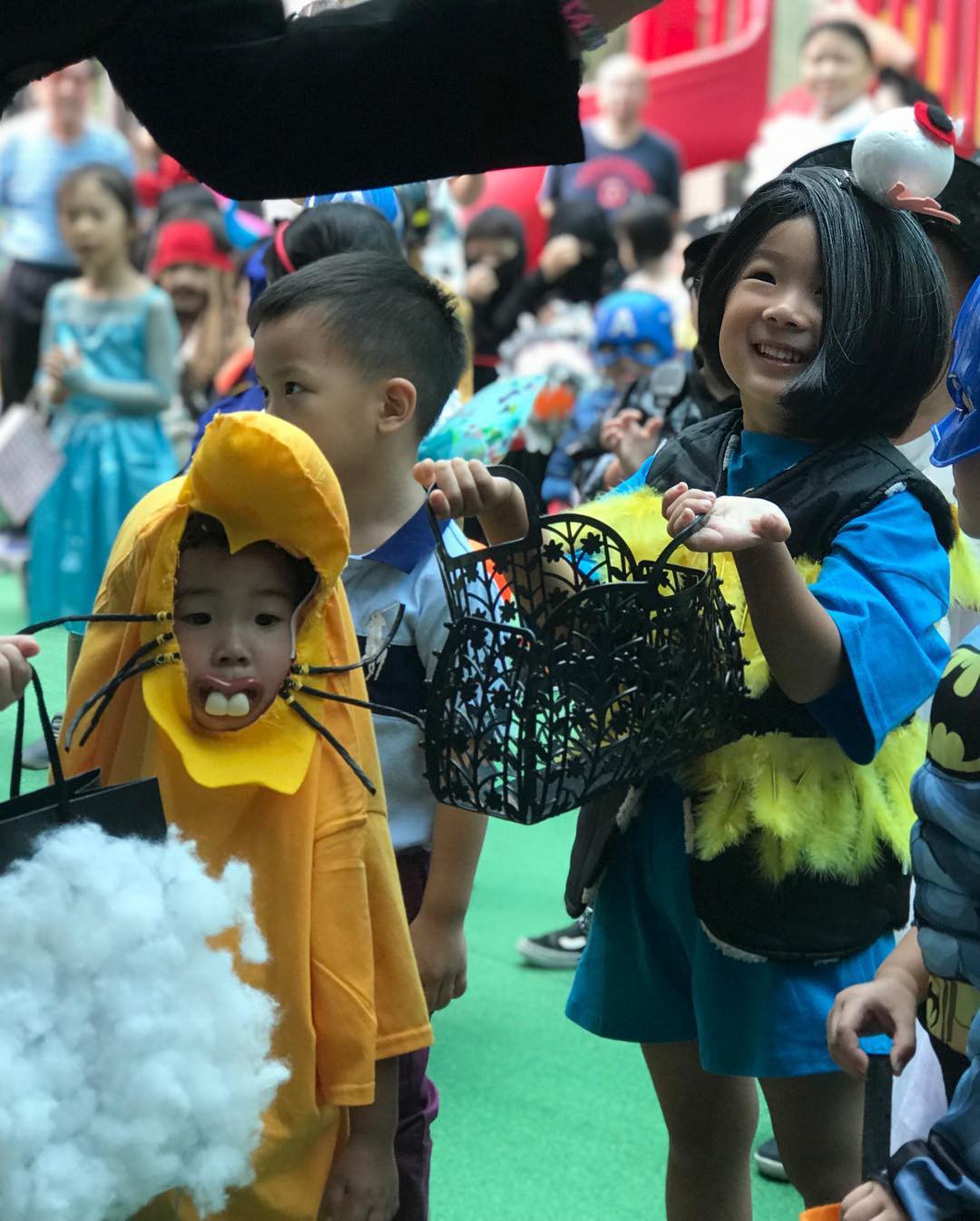 Chán tạo hình cũ, cô bé Vô Diện đình đám Halloween năm nào tái xuất với màn hóa trang cực dễ thương - Ảnh 6. Chán tạo hình cũ, cô bé Vô Diện đình đám Halloween năm nào tái xuất với màn hóa trang cực dễ thương - Ảnh 6.