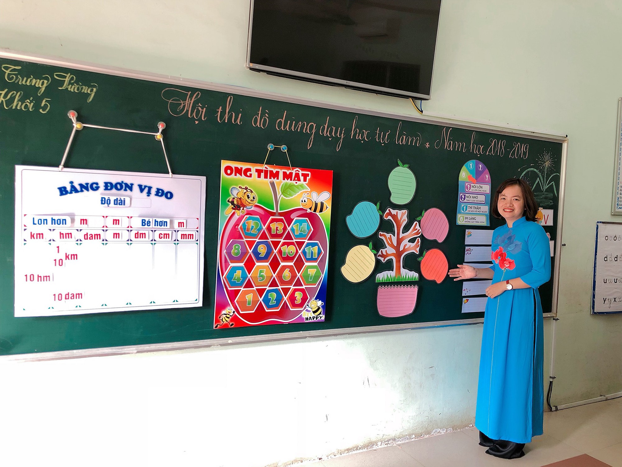 Các cô giáo viết đẹp hơn đánh máy ở Quảng Trị tiếp tục gây sốt với khả năng sáng tạo đồ dùng dạy học không giới hạn - Ảnh 3. Các cô giáo viết đẹp hơn đánh máy ở Quảng Trị tiếp tục gây sốt với khả năng sáng tạo đồ dùng dạy học không giới hạn - Ảnh 3.