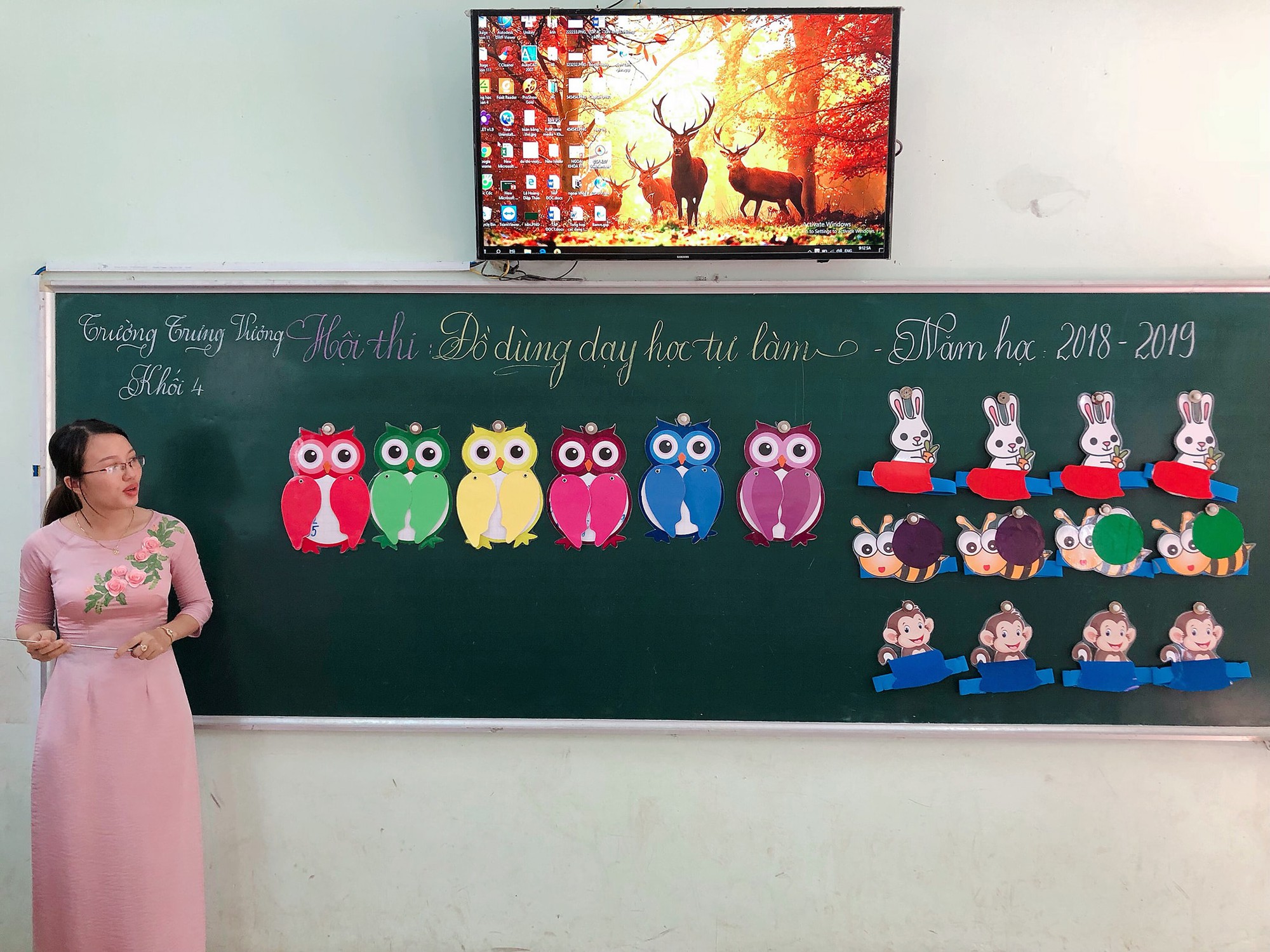 Các cô giáo viết đẹp hơn đánh máy ở Quảng Trị tiếp tục gây sốt với khả năng sáng tạo đồ dùng dạy học không giới hạn - Ảnh 4. Các cô giáo viết đẹp hơn đánh máy ở Quảng Trị tiếp tục gây sốt với khả năng sáng tạo đồ dùng dạy học không giới hạn - Ảnh 4.