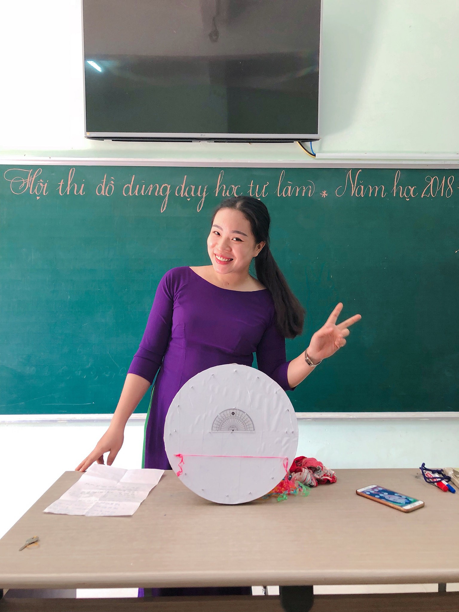 Các cô giáo viết đẹp hơn đánh máy ở Quảng Trị tiếp tục gây sốt với khả năng sáng tạo đồ dùng dạy học không giới hạn - Ảnh 9. Các cô giáo viết đẹp hơn đánh máy ở Quảng Trị tiếp tục gây sốt với khả năng sáng tạo đồ dùng dạy học không giới hạn - Ảnh 9.