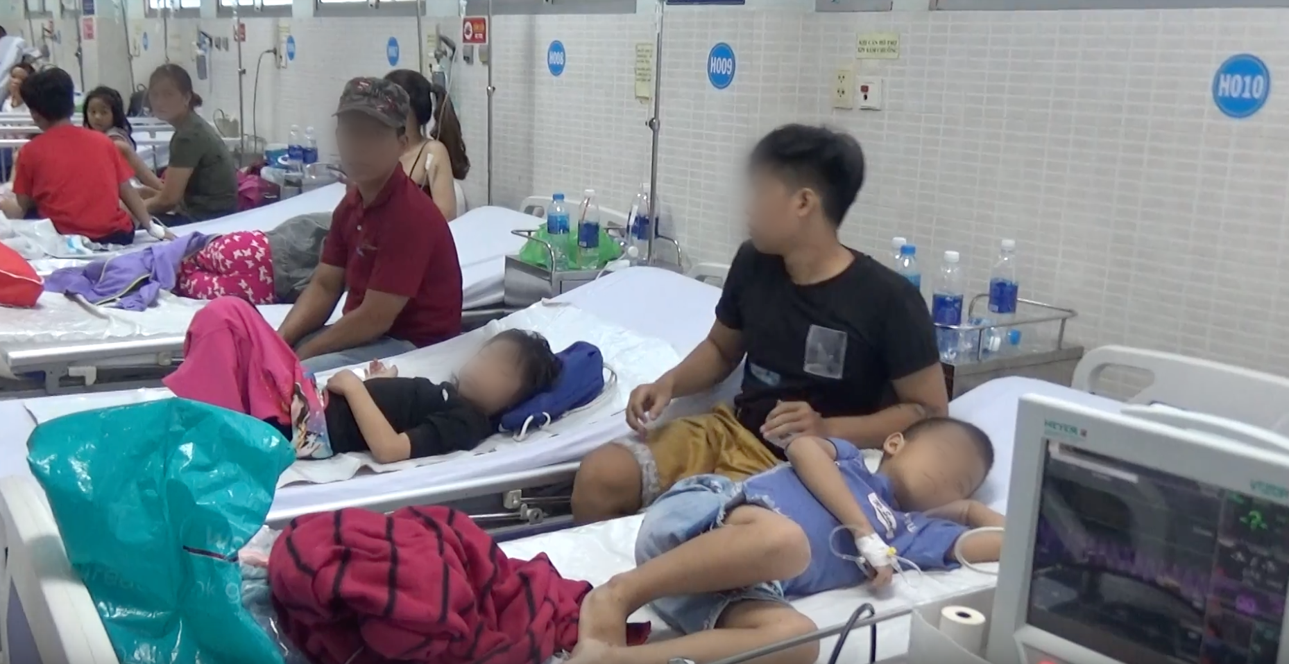 Hơn 30 trẻ em ở Sài Gòn nhập viện, nghi bị ngộ độc thực phẩm sau khi ăn sáng - Ảnh 1. Hơn 30 trẻ em ở Sài Gòn nhập viện, nghi bị ngộ độc thực phẩm sau khi ăn sáng - Ảnh 1.