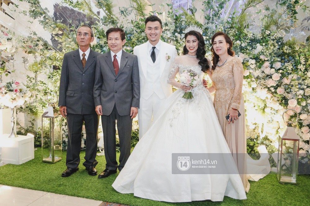 Diễn viên Xuân Phúc cùng hôn thê xuất hiện rạng rỡ, chuẩn bị đón khách đến dự đám cưới - Ảnh 2. Diễn viên Xuân Phúc cùng hôn thê xuất hiện rạng rỡ, chuẩn bị đón khách đến dự đám cưới - Ảnh 2.