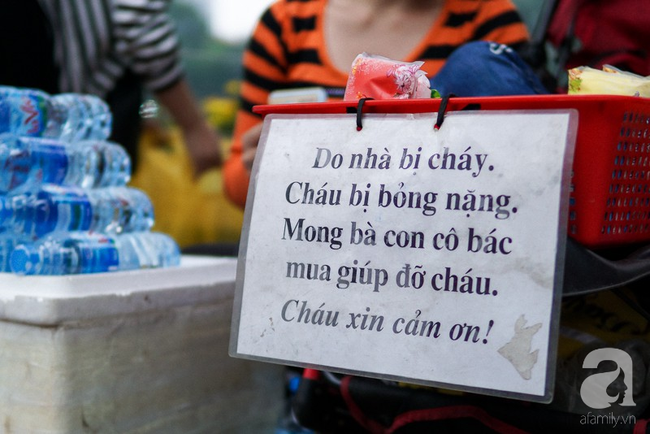 Giấc mơ b&ecirc;n chiếc xe n&ocirc;i của mẹ em b&eacute; 4 tuổi, 2 năm kh&ocirc;ng thể kh&eacute;p mi ngủ, cuối tuần đưa nhau l&ecirc;n phố đi bộ b&aacute;n h&agrave;ng - Ảnh 2.