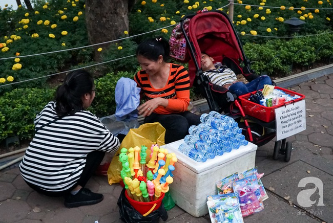 Giấc mơ b&ecirc;n chiếc xe n&ocirc;i của mẹ em b&eacute; 4 tuổi, 2 năm kh&ocirc;ng thể kh&eacute;p mi ngủ, cuối tuần đưa nhau l&ecirc;n phố đi bộ b&aacute;n h&agrave;ng - Ảnh 9.