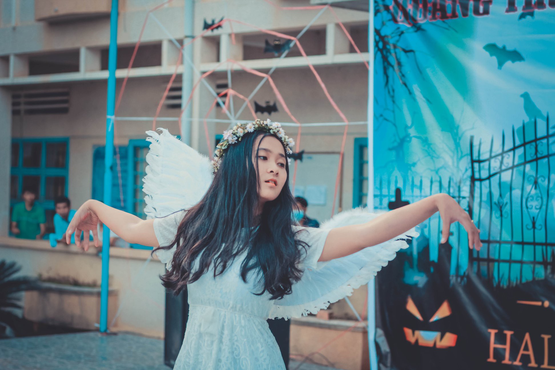 Đăng ảnh Halloween dọa người xem nhưng điều được chú ý nhất lại là trai xinh gái đẹp của trường - Ảnh 12. Đăng ảnh Halloween dọa người xem nhưng điều được chú ý nhất lại là trai xinh gái đẹp của trường - Ảnh 12.