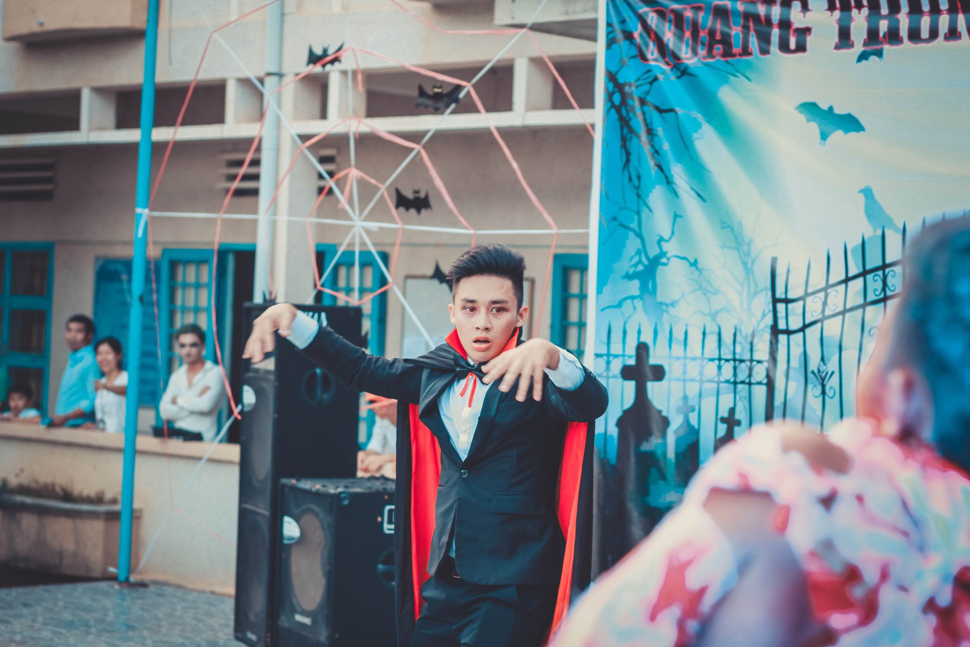 Đăng ảnh Halloween dọa người xem nhưng điều được chú ý nhất lại là trai xinh gái đẹp của trường - Ảnh 7. Đăng ảnh Halloween dọa người xem nhưng điều được chú ý nhất lại là trai xinh gái đẹp của trường - Ảnh 7.