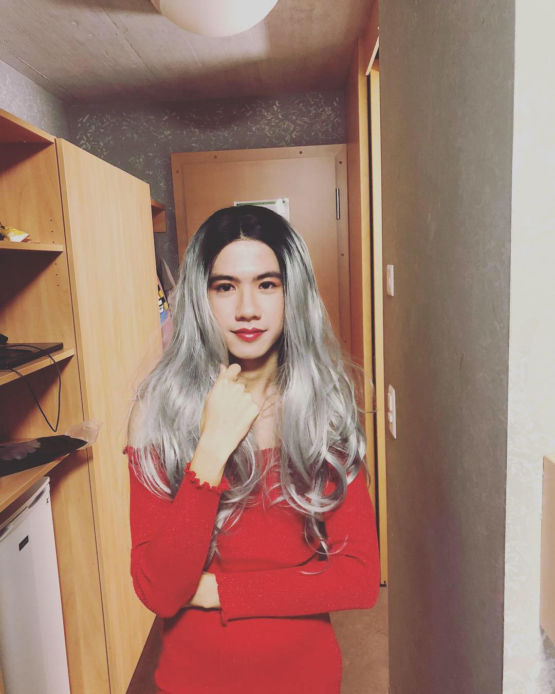 Giả gái xinh như con gái thật, nam du học sinh Việt điển trai ẵm giải Nhất cuộc thi hóa trang tại Thụy Sĩ - Ảnh 2. Giả gái xinh như con gái thật, nam du học sinh Việt điển trai ẵm giải Nhất cuộc thi hóa trang tại Thụy Sĩ - Ảnh 2.