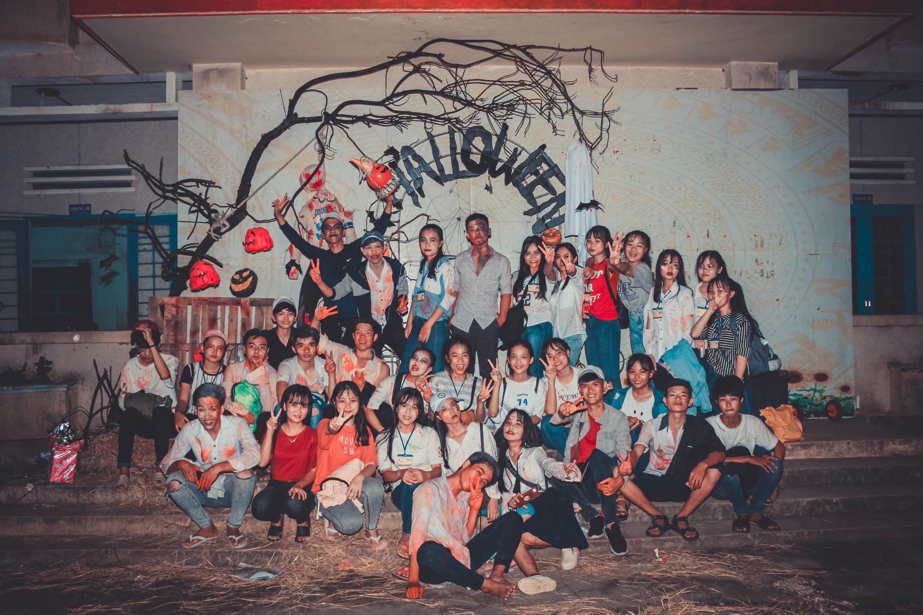 Đăng ảnh Halloween dọa người xem nhưng điều được chú ý nhất lại là trai xinh gái đẹp của trường - Ảnh 6. Đăng ảnh Halloween dọa người xem nhưng điều được chú ý nhất lại là trai xinh gái đẹp của trường - Ảnh 6.