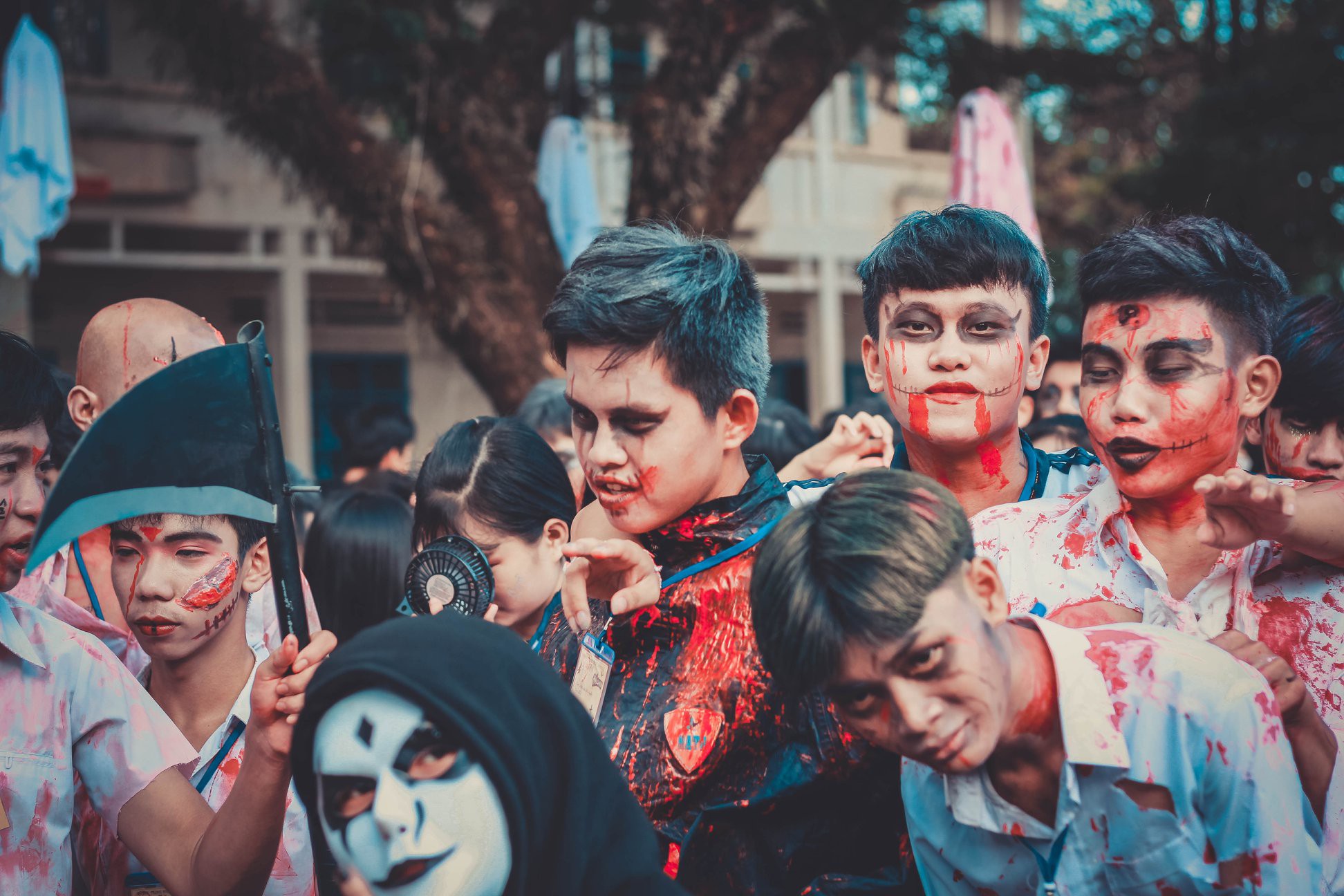 Đăng ảnh Halloween dọa người xem nhưng điều được chú ý nhất lại là trai xinh gái đẹp của trường - Ảnh 3. Đăng ảnh Halloween dọa người xem nhưng điều được chú ý nhất lại là trai xinh gái đẹp của trường - Ảnh 3.