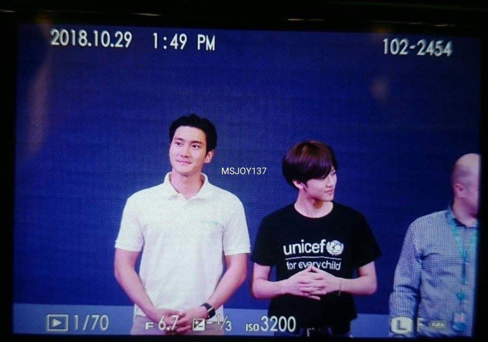 Hàng loạt sinh viên Hà Nội bất ngờ khoe ảnh được thấy Siwon Choi bằng xương bằng thịt ngoài đời - Ảnh 5. Hàng loạt sinh viên Hà Nội bất ngờ khoe ảnh được thấy Siwon Choi bằng xương bằng thịt ngoài đời - Ảnh 5.