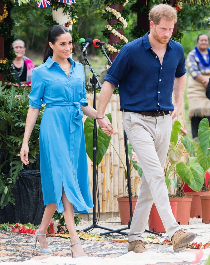 Vài ngày sau khi diện đầm 300 triệu VNĐ, Công nương Meghan xuất hiện với váy bầu bình dân có giá chỉ 1 triệu VNĐ - Ảnh 7.