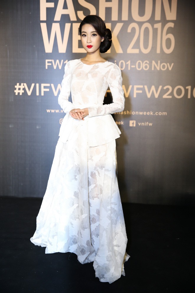 Bình thường lên đồ cũng xinh, mỗi tội cứ đến Fashion Week là Hoa Hậu Mỹ Linh lại mặc linh tinh vì ham... giật giũ - Ảnh 7.