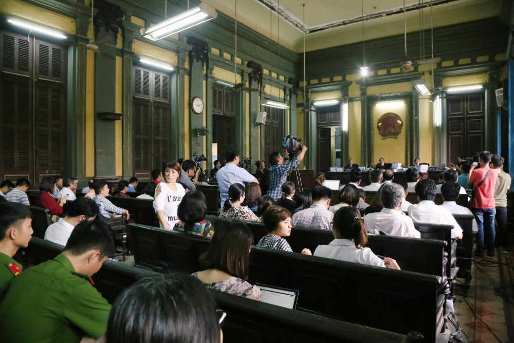 Hàng trăm tài xế Vinasun thất vọng vì Toà chưa thể ra phán quyết vụ kiện đòi Grab bồi thường 41,2 tỷ đồng - Ảnh 2. Hàng trăm tài xế Vinasun thất vọng vì Toà chưa thể ra phán quyết vụ kiện đòi Grab bồi thường 41,2 tỷ đồng - Ảnh 2.
