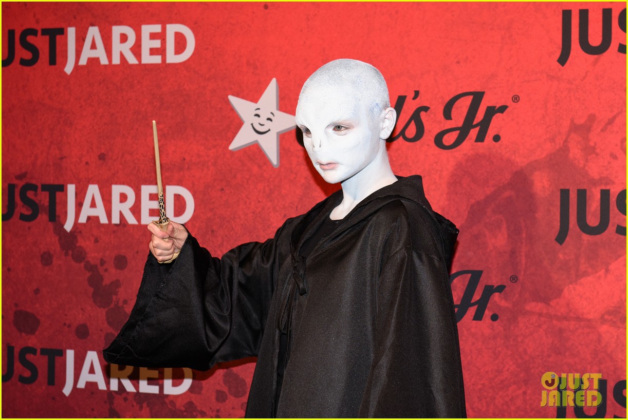 Những màn hóa trang bá đạo của sao trong mùa Halloween 2018: Người làm Voldemort, kẻ biến hình thành chính bạn gái - Ảnh 3.