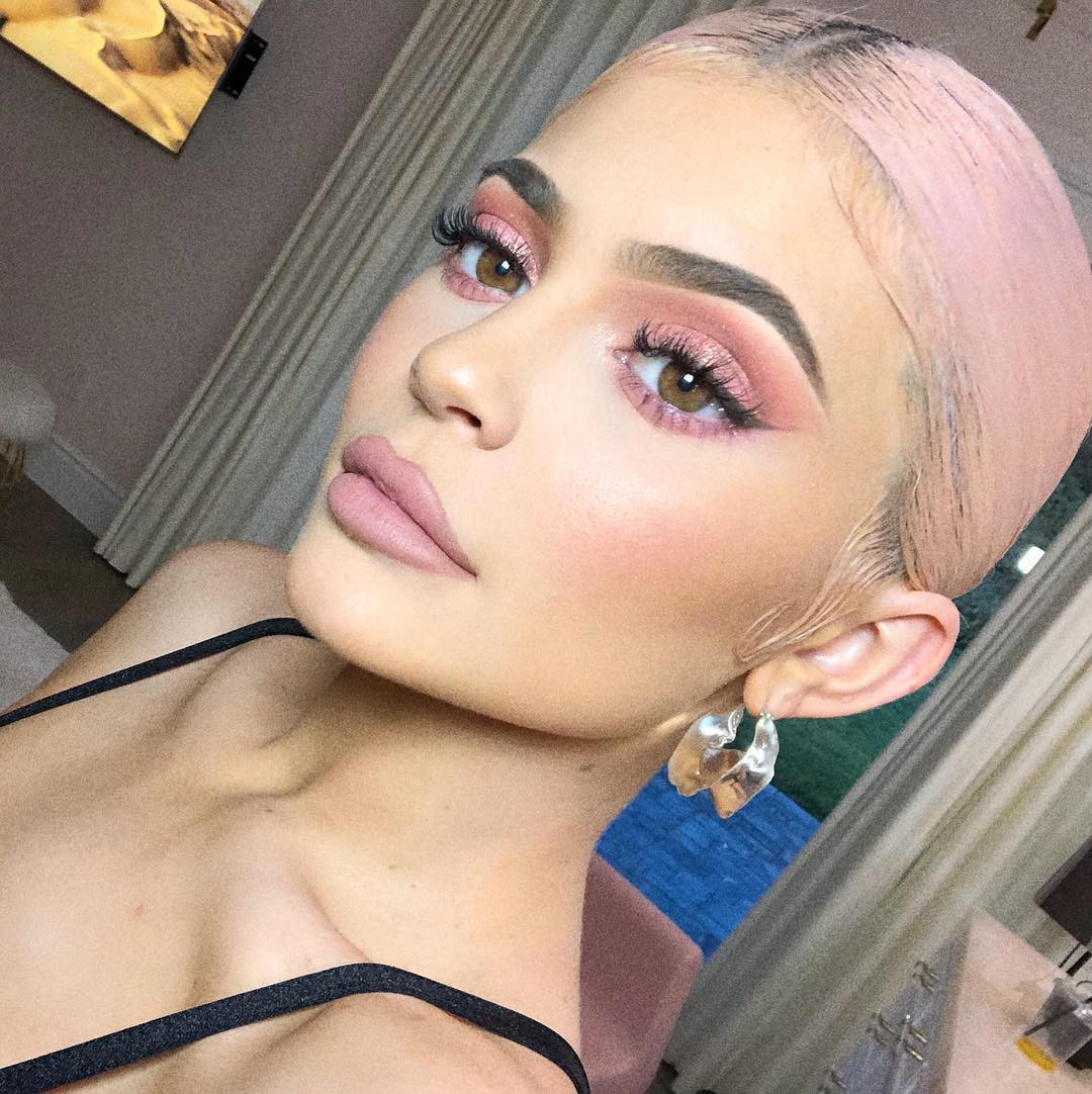 Mơ ước có làn da đẹp như Kylie Jenner không còn xa vời bởi cô nàng đang rục rịch sản xuất đồ dưỡng da rồi! - Ảnh 1.