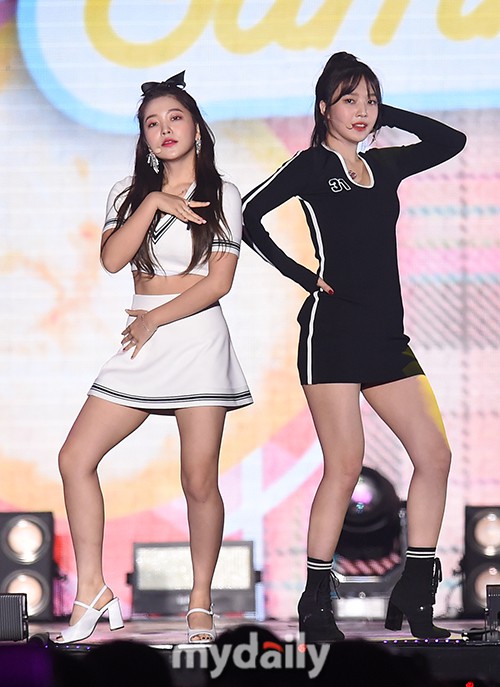 Toàn cảnh Asia Song Festival: Dàn nữ thần Red Velvet sexy khó cưỡng bên Wanna One, Vũ Cát Tường được cổ vũ nhiệt tình - Ảnh 27.