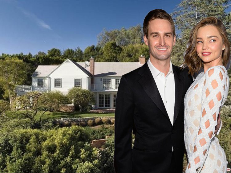 Hàng loạt xe cảnh sát bỗng bủa vây nhà của Miranda Kerr và chồng tỷ phú, chuyện gì đã xảy ra? - Ảnh 3. Hàng loạt xe cảnh sát bỗng bủa vây nhà của Miranda Kerr và chồng tỷ phú, chuyện gì đã xảy ra? - Ảnh 3.