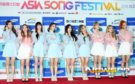 Thảm đỏ Asia Song Festival: Vũ Cát Tường lộ diện, nữ thần Nancy, Seventeen và dàn idol mặt trắng bệch thảm họa - Ảnh 21.