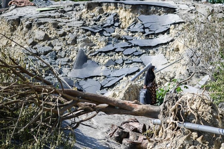 Tang thương những ngôi mộ tập thể trong động đất sóng thần Indonesia - Ảnh 12.
