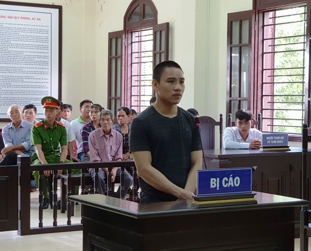 Nỗi đau của người cha gi&agrave; đi xin từng đồng bồi thường cho gia đ&igrave;nh bị hại - Ảnh 1.
