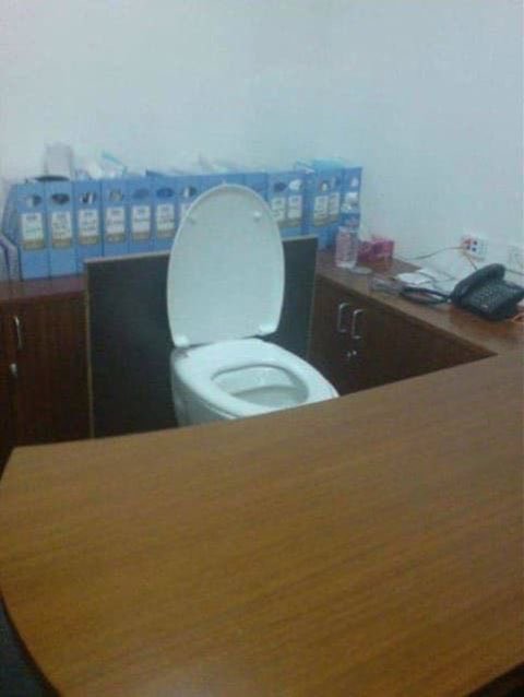 Sợ dựng tóc với trang Facebook chuyên đăng ảnh toilet kinh dị, vẫn có hàng trăm nghìn người Like - Ảnh 5.