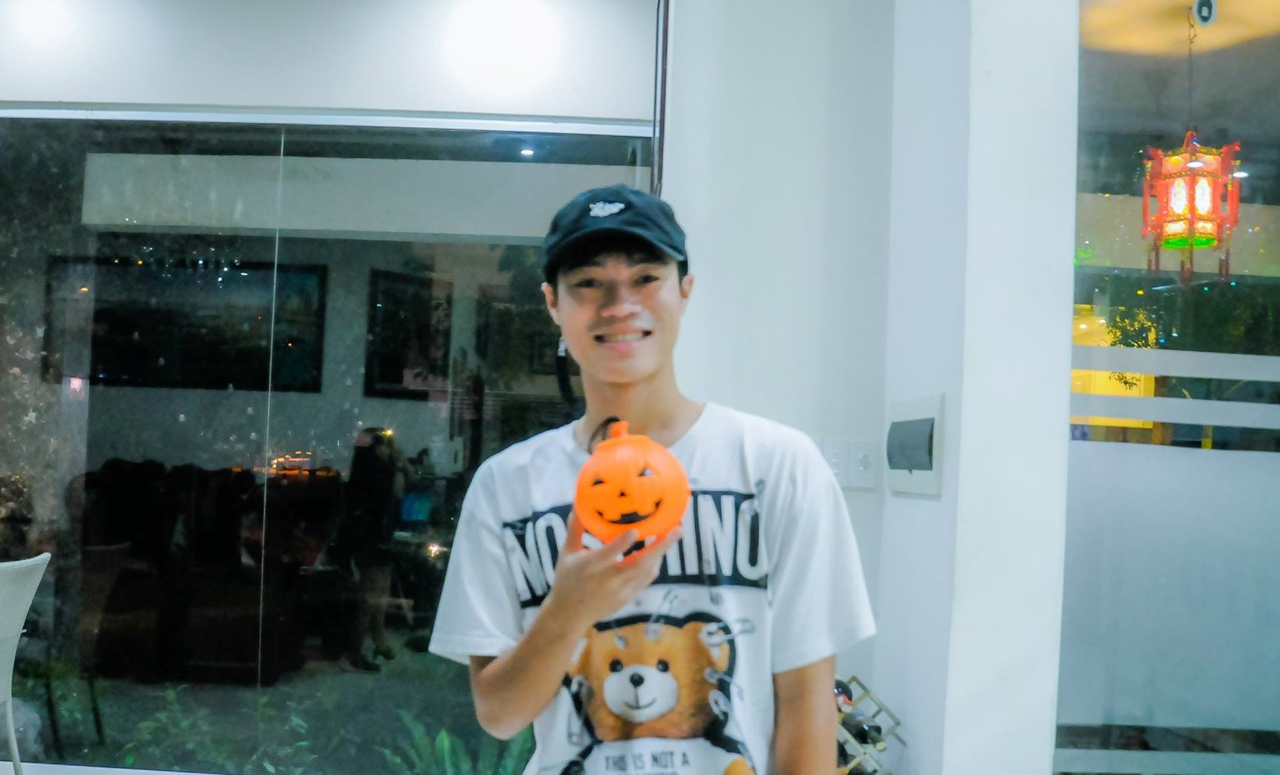 Hà Đức Chinh tự nhận mình là con ma đẹp, Xuân Trường thích thú hưởng ứng Halloween - Ảnh 8.