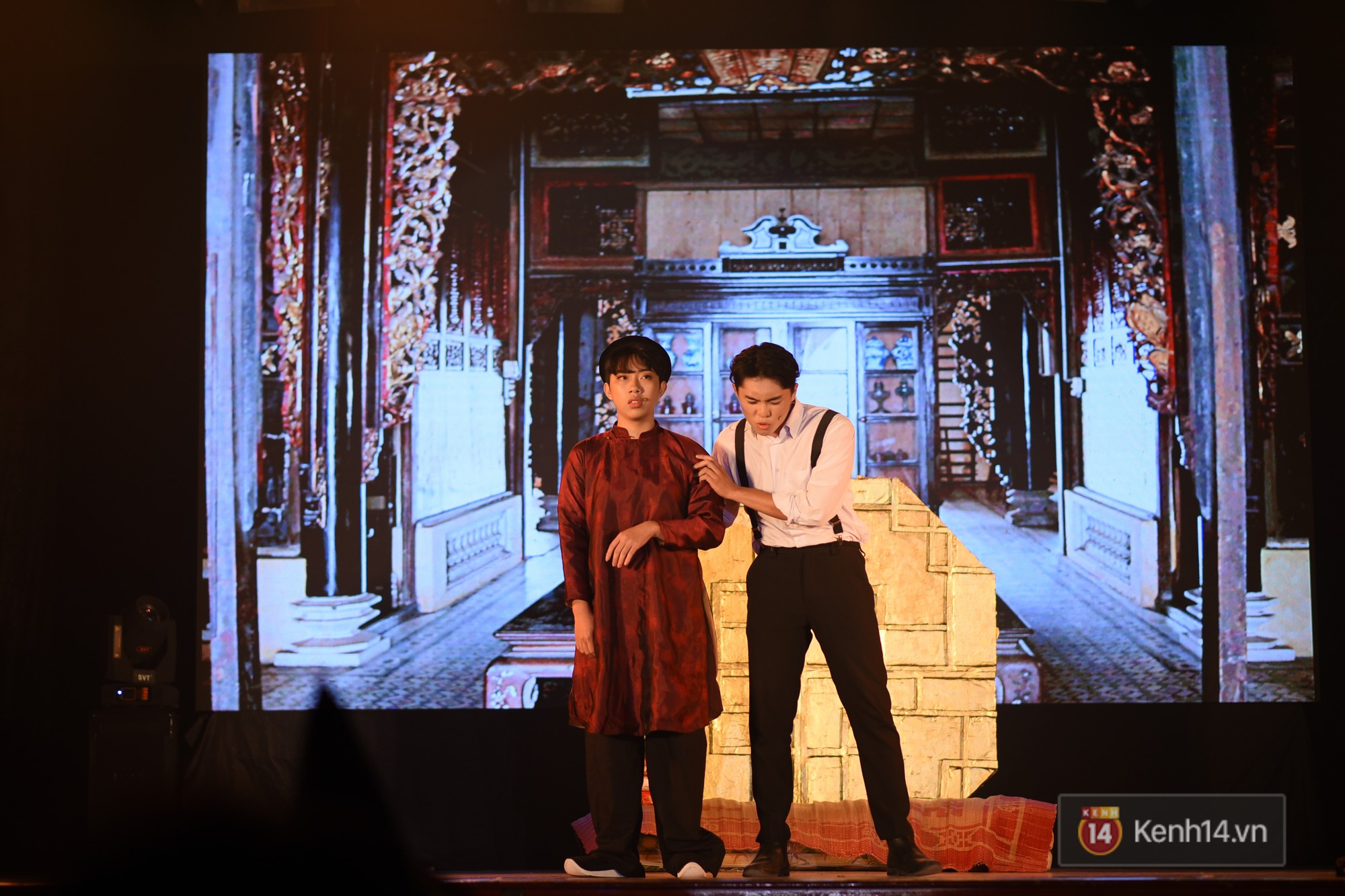 Nam sinh Học viện Báo chí hóa thân thành mẹ chồng đanh đá, mắng chửi con trai như hát hay - Ảnh 3. Nam sinh Học viện Báo chí hóa thân thành mẹ chồng đanh đá, mắng chửi con trai như hát hay - Ảnh 3.
