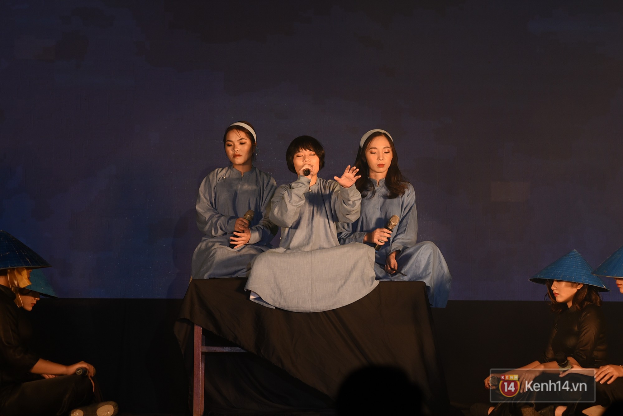 Nam sinh Học viện Báo chí hóa thân thành mẹ chồng đanh đá, mắng chửi con trai như hát hay - Ảnh 17. Nam sinh Học viện Báo chí hóa thân thành mẹ chồng đanh đá, mắng chửi con trai như hát hay - Ảnh 17.