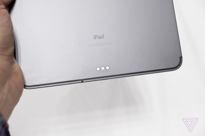 Ngắm ảnh cận cảnh iPad Pro mới: Chiếc tablet thiết kế toàn màn hình đầu tiên của Apple - Ảnh 10.