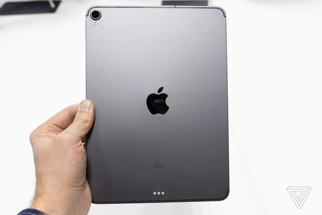 Ngắm ảnh cận cảnh iPad Pro mới: Chiếc tablet thiết kế toàn màn hình đầu tiên của Apple - Ảnh 7.