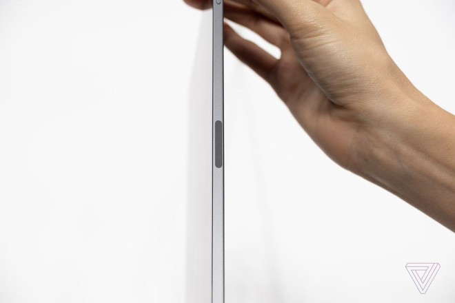 Ngắm ảnh cận cảnh iPad Pro mới: Chiếc tablet thiết kế toàn màn hình đầu tiên của Apple - Ảnh 11.