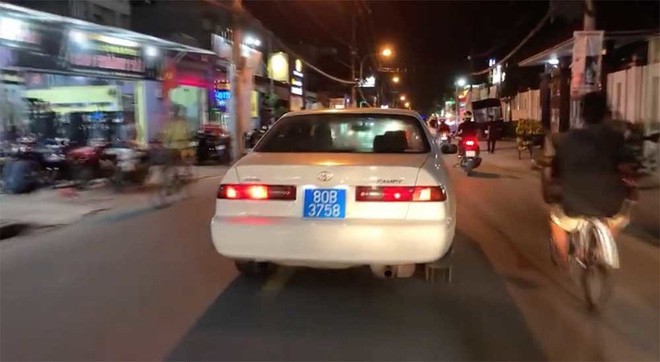 Lộ “thân thế” người đàn ông lái ô tô biển xanh 80B giả bật hú còi ưu tiên, gây náo loạn phố Sài Gòn - Ảnh 1.