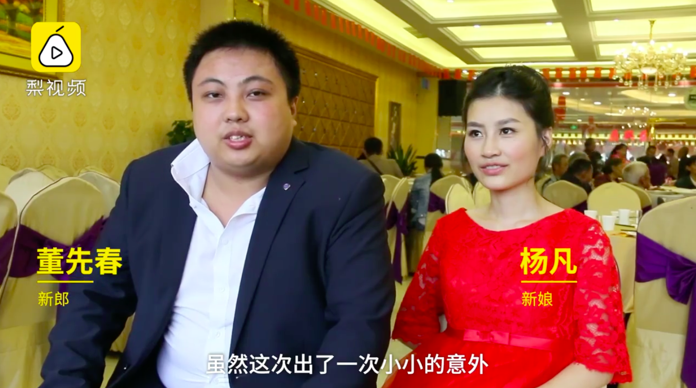 Clip: Đang đám cưới thì xảy ra hỏa hoạn, cô dâu chú rể cùng bố mẹ bình tĩnh làm nốt lễ rồi mới chạy - Ảnh 2. Clip: Đang đám cưới thì xảy ra hỏa hoạn, cô dâu chú rể cùng bố mẹ bình tĩnh làm nốt lễ rồi mới chạy - Ảnh 2.