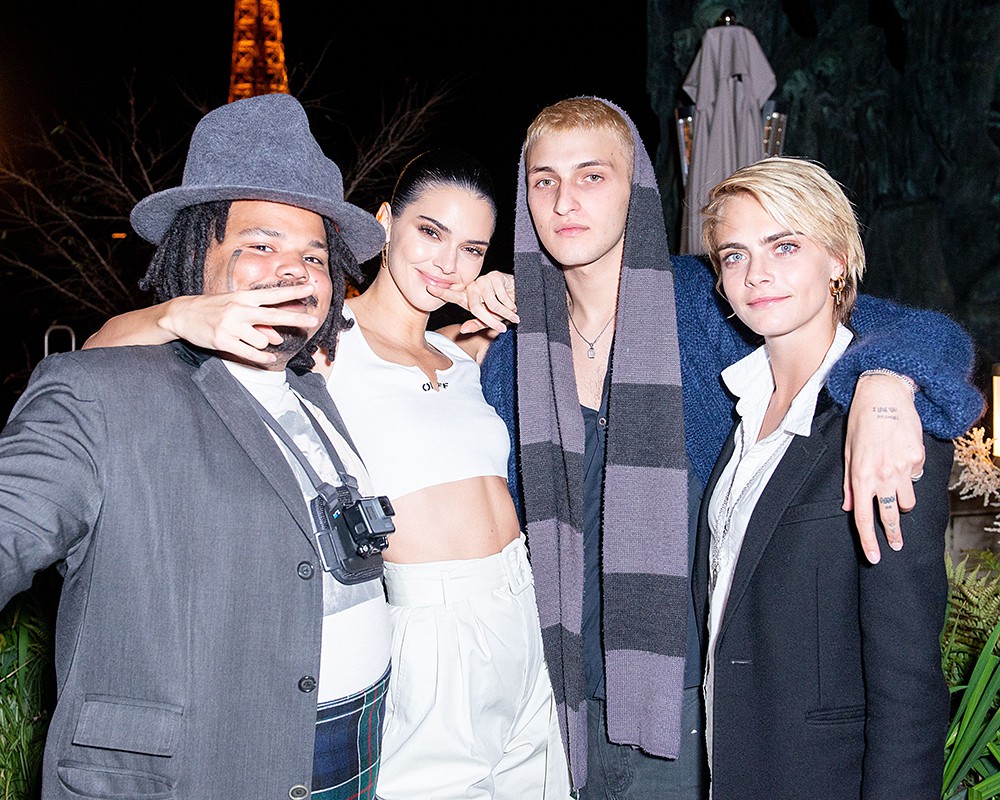 Tiết lộ về những buổi vui vẻ của Kendall Jenner với em trai Gigi Hadid trong phòng khách sạn 5 sao - Ảnh 1. Tiết lộ về những buổi vui vẻ của Kendall Jenner với em trai Gigi Hadid trong phòng khách sạn 5 sao - Ảnh 1.